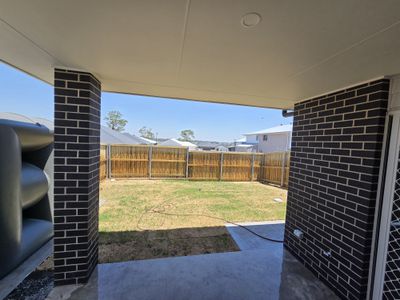 2/243 Settlers Boulevard, Chisholm