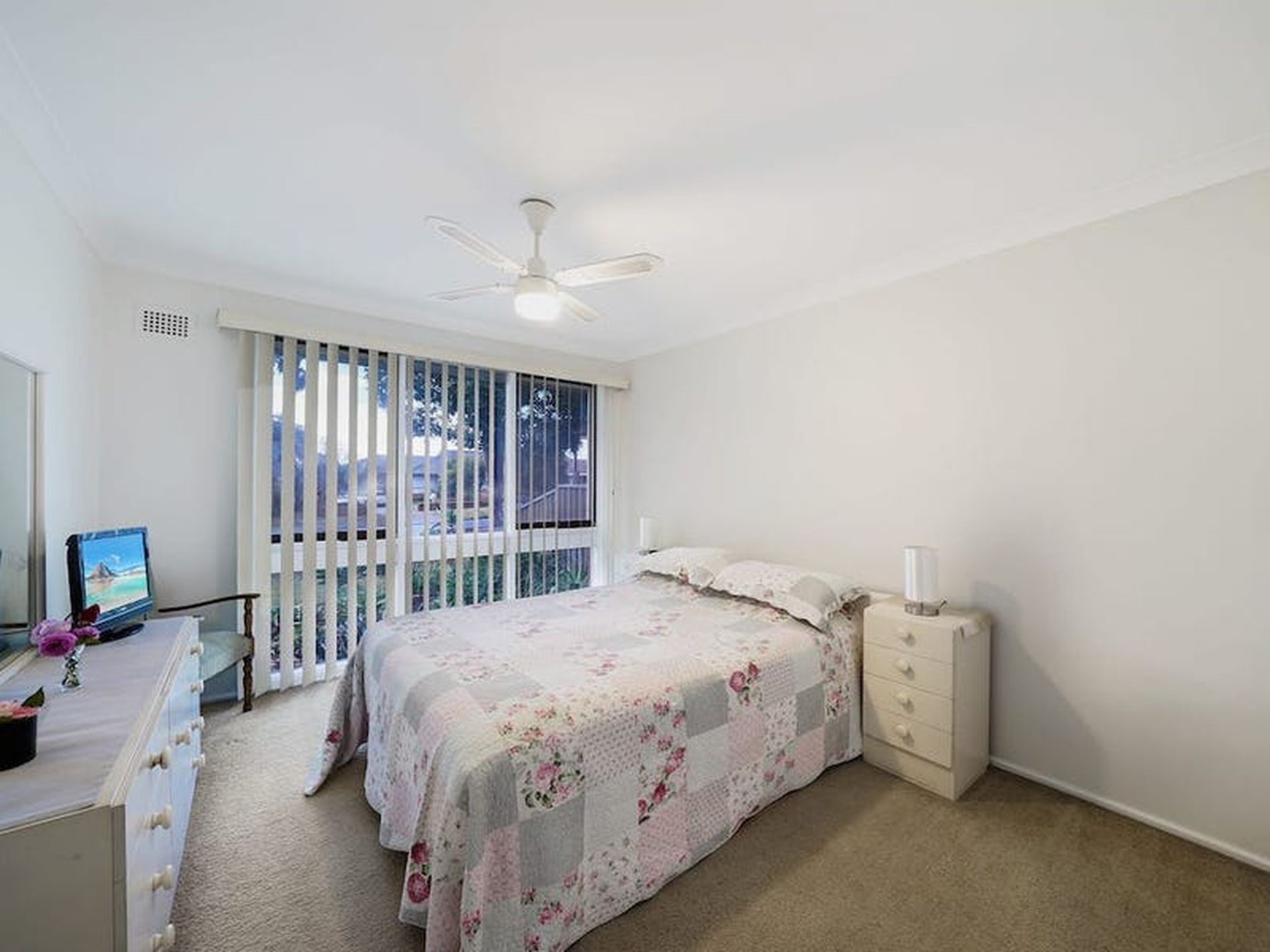 9 Dredge Avenue, Moorebank