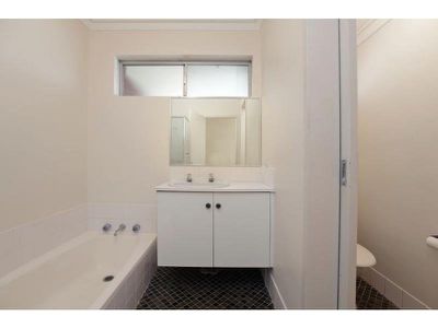 2 Lensham Place, Armadale
