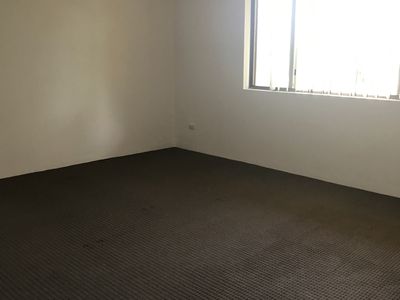 6/33 Queens Road, Westmead