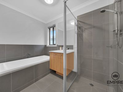 32 Theatre Circuit, Clyde North