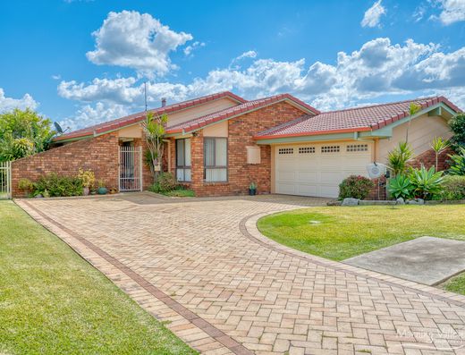 Exclusive Taree West Lifestyle with Rural Views