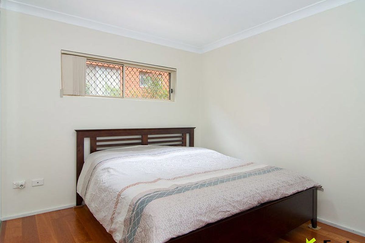 8 / 5 Hornsey Road, Homebush West