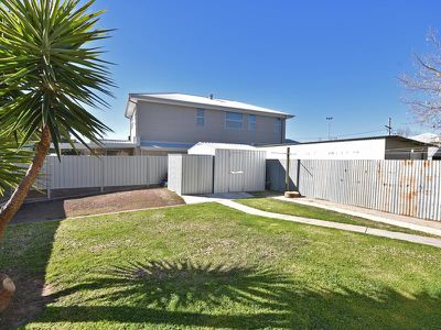 2 / 4 Trotter Lane, Ironbark