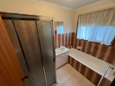 1 / 1 Canterbury Place, Werribee