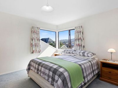 28 De Menech Grove, Avalon