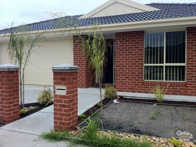 2 Pomegranate Way, Pakenham