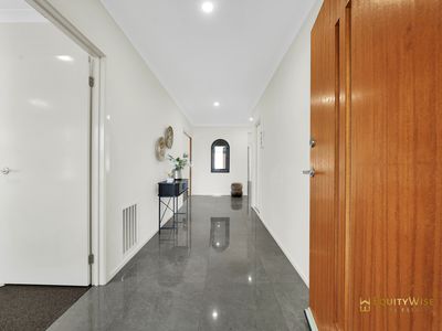 7 Honeycomb Avenue, Manor Lakes