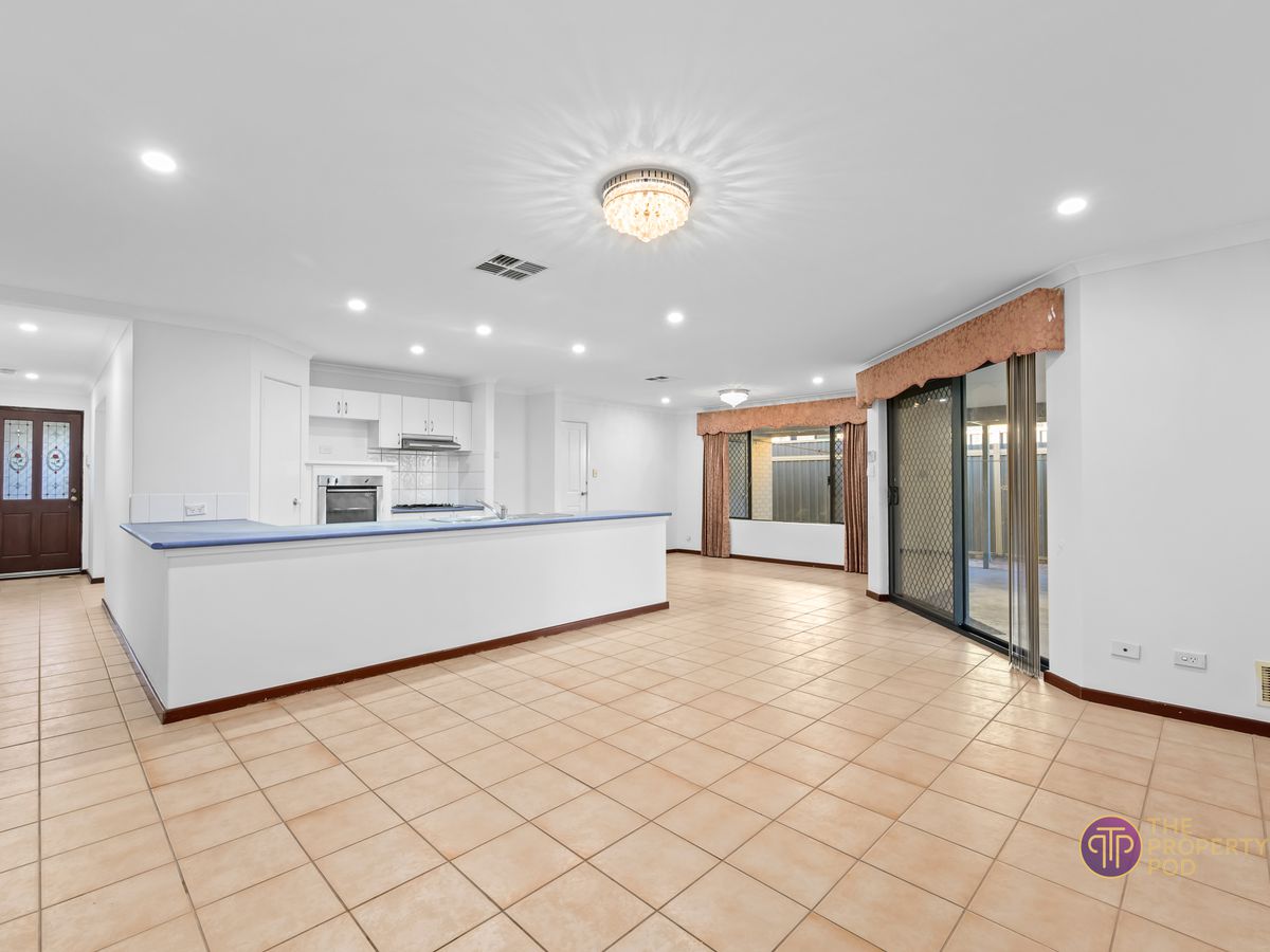 42 Woodside Loop, Beckenham