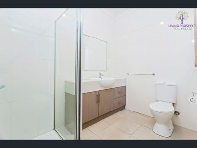 2 / 3 Buckingham Drive, Werribee