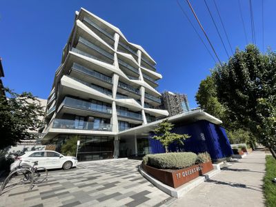 604 / 77 Queens Road, Melbourne