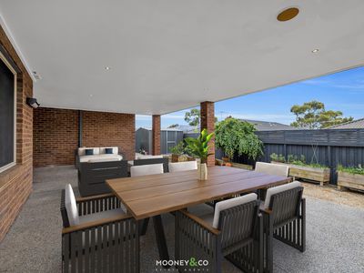 17 Durnoch Place, Cranbourne