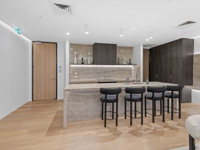 1007 / 15 Cannes Avenue, Surfers Paradise