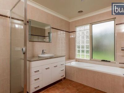 12 Bennett Rd, Thurgoona