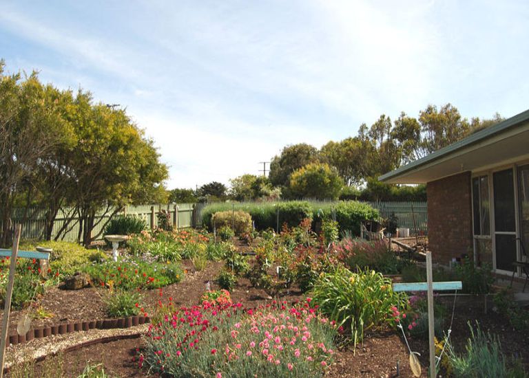 9-11 Nolan Street, Narrawong