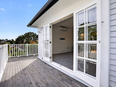 20 & 20A Brian Crescent, Stanmore Bay