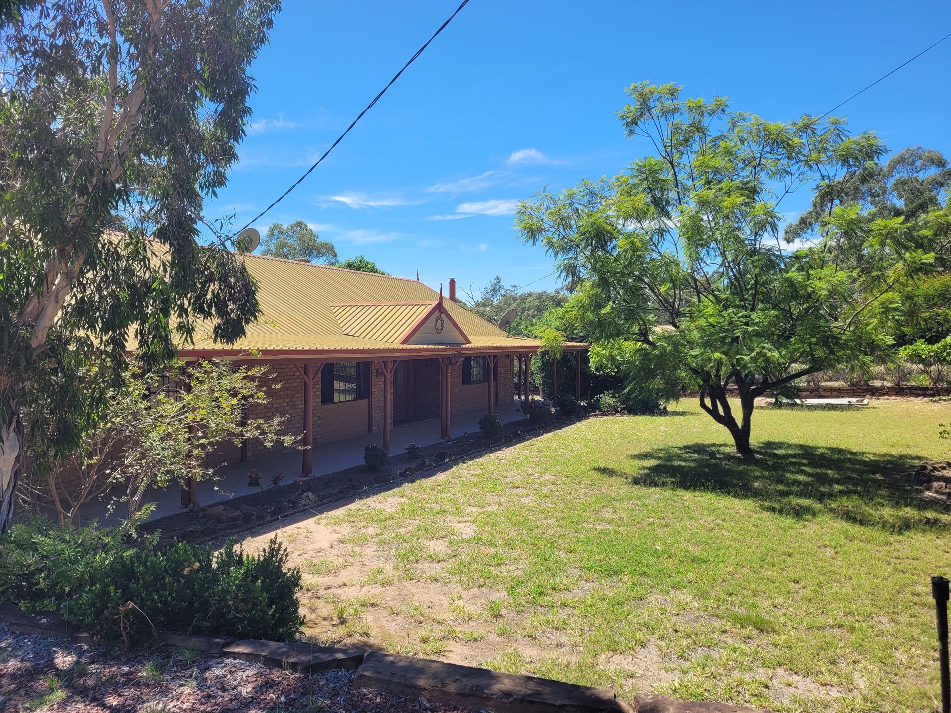 32 WILLOUGHBY STREET, Willows