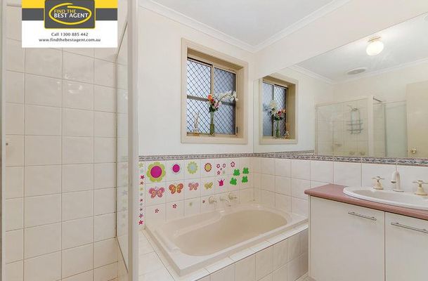 15 / 8 Knight Crescent, Roxburgh Park