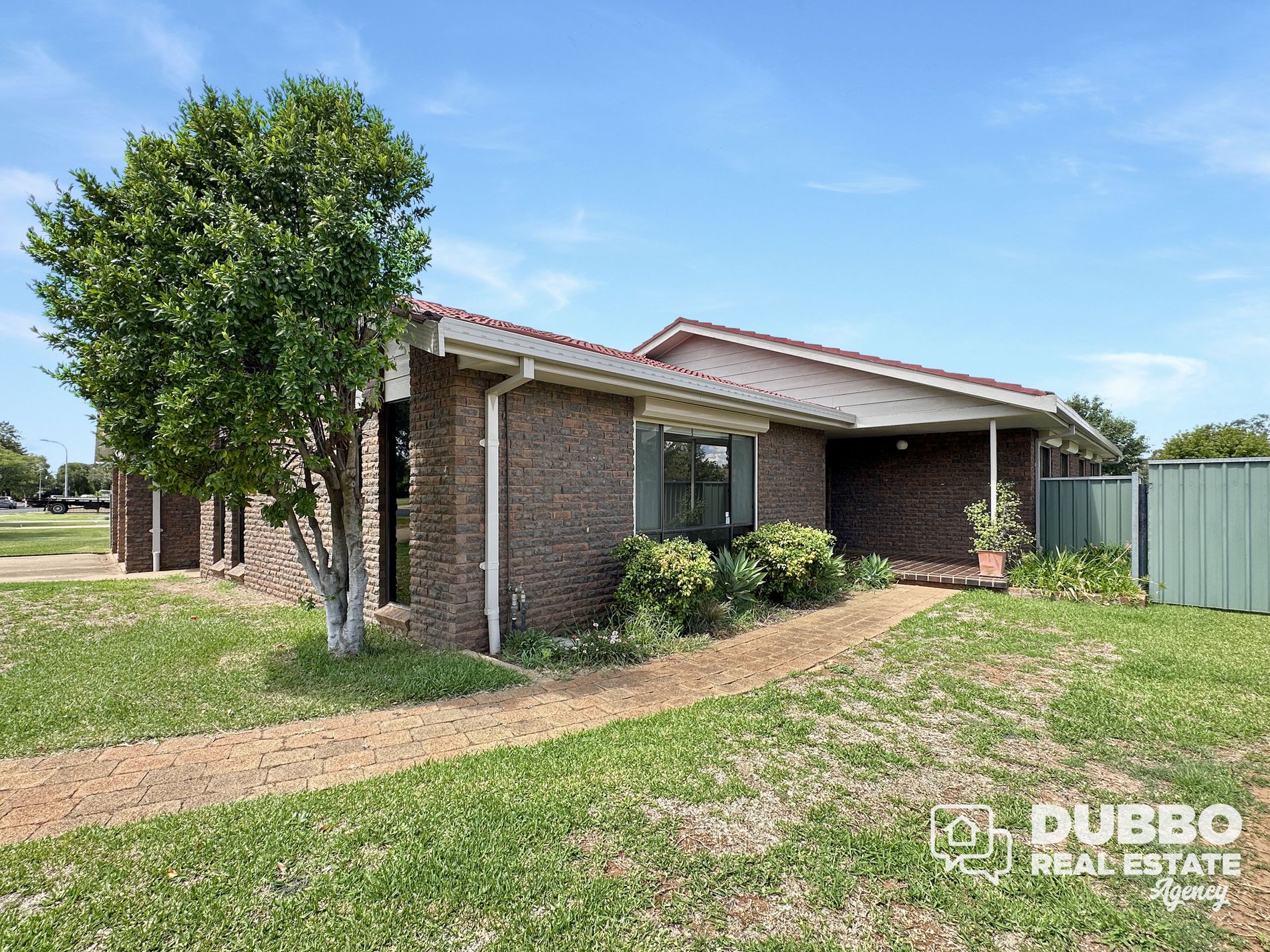 9 Meadowbank Drive, Dubbo