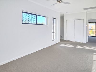 305 Lakeside Avenue, Springfield Lakes