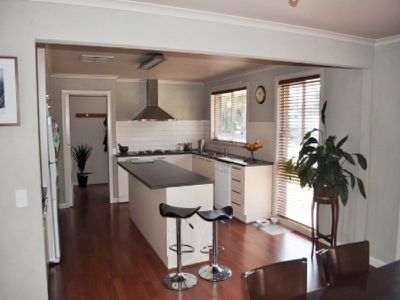6 Dywer Crescent, Bellbridge