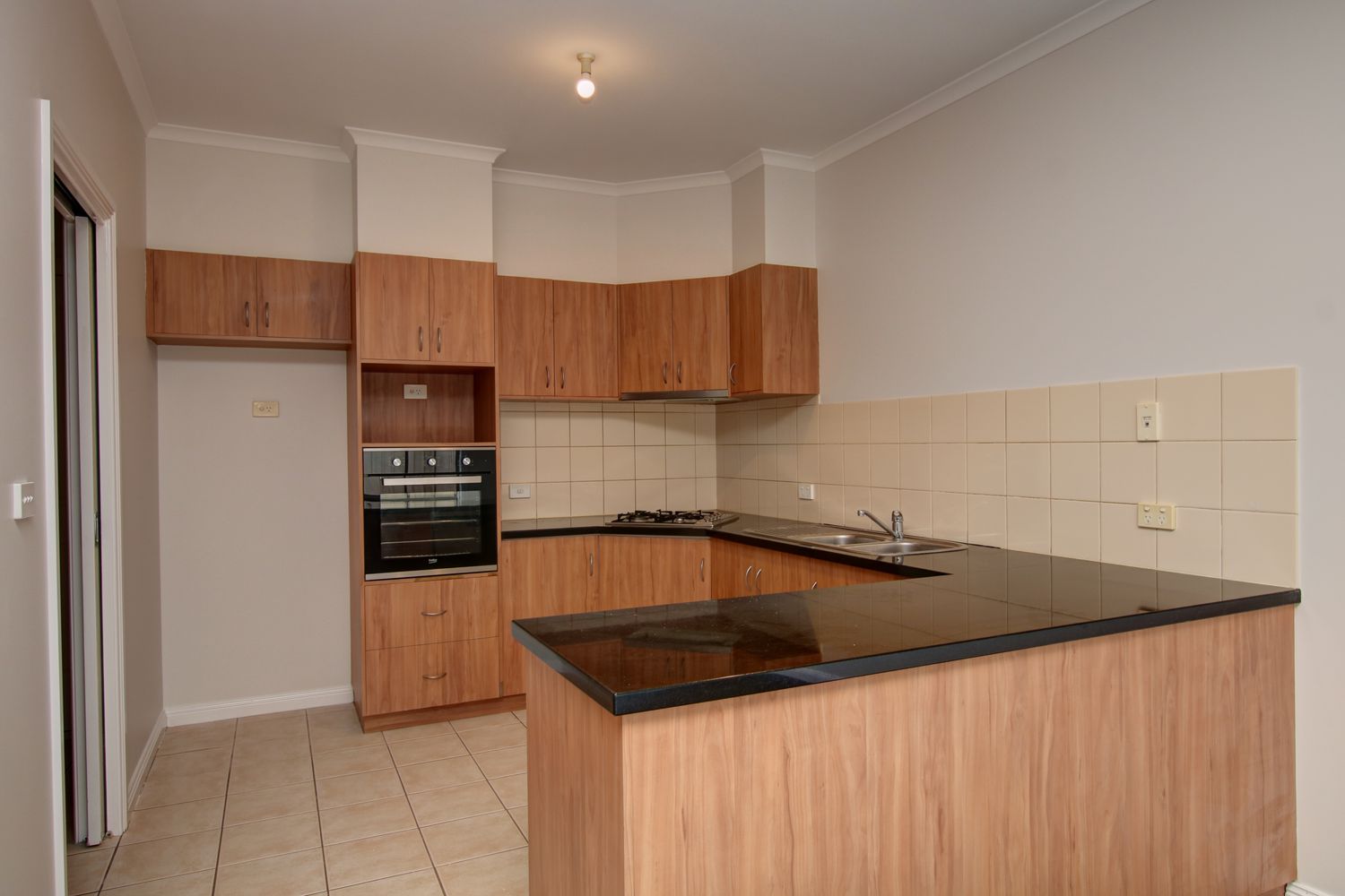 6 / 16 McTavish Boulevard, Horsham