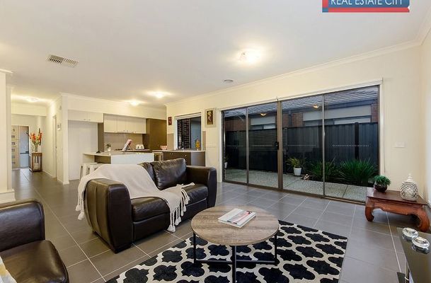 15 Thoresby Circuit, Craigieburn