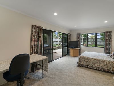 22 Beach Road, Te Atatu Peninsula