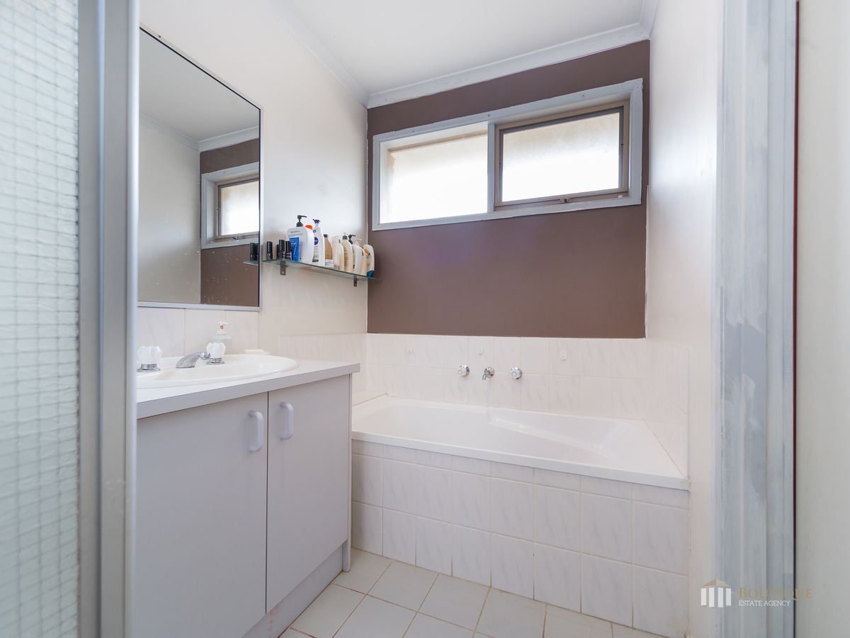 8 Hillview Rise, Hampton Park