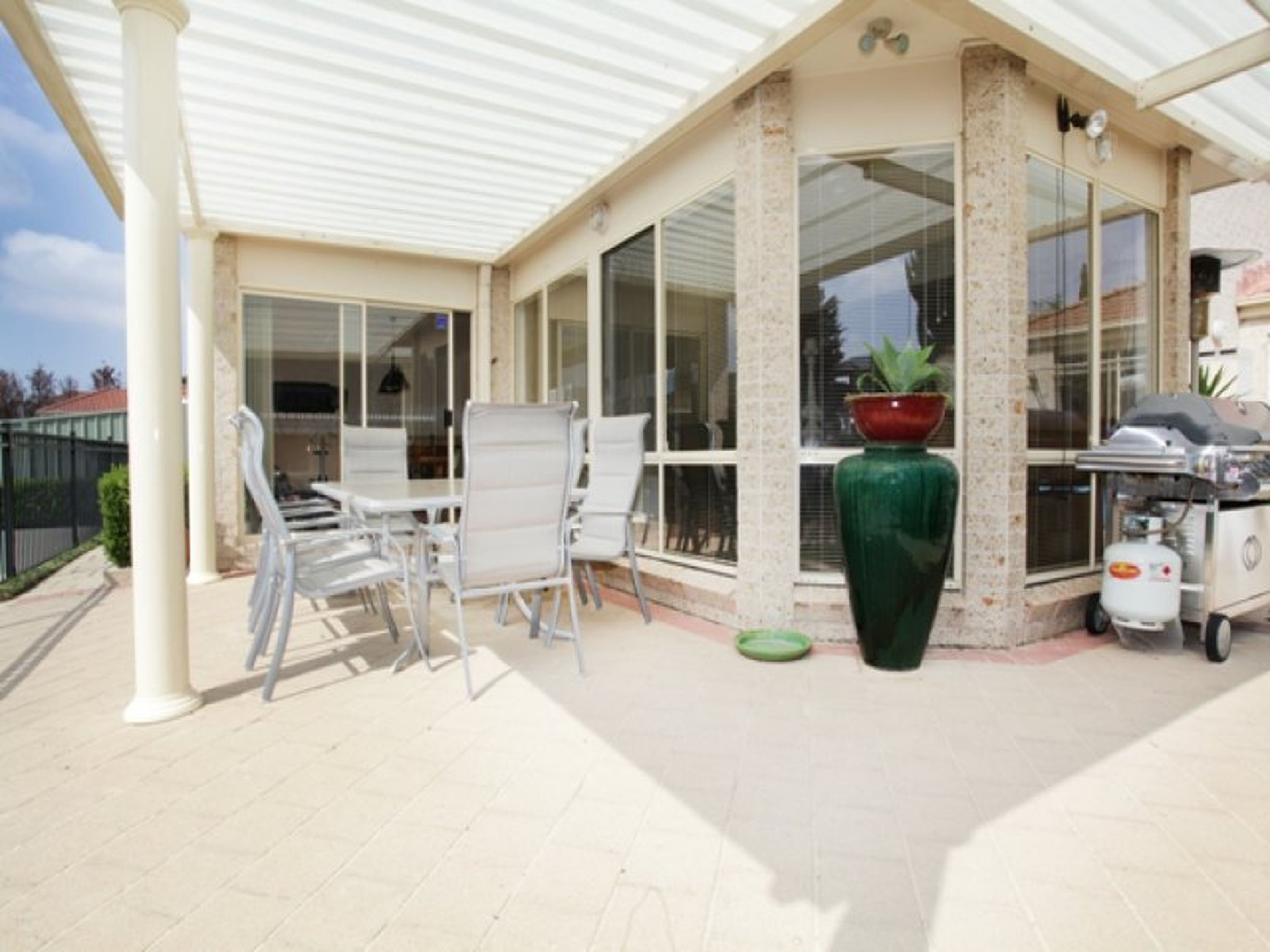 24 St Andrews Drive, GLENMORE PARK
