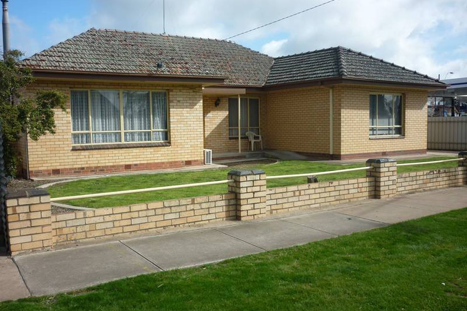 22 Urquhart, Horsham