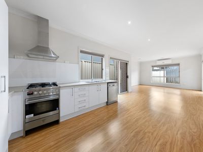 3 / 2 Lily Street, Braybrook
