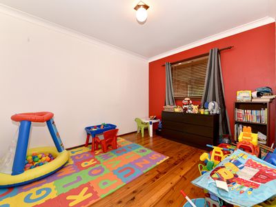 9 Elizabeth Crescent, Kingswood