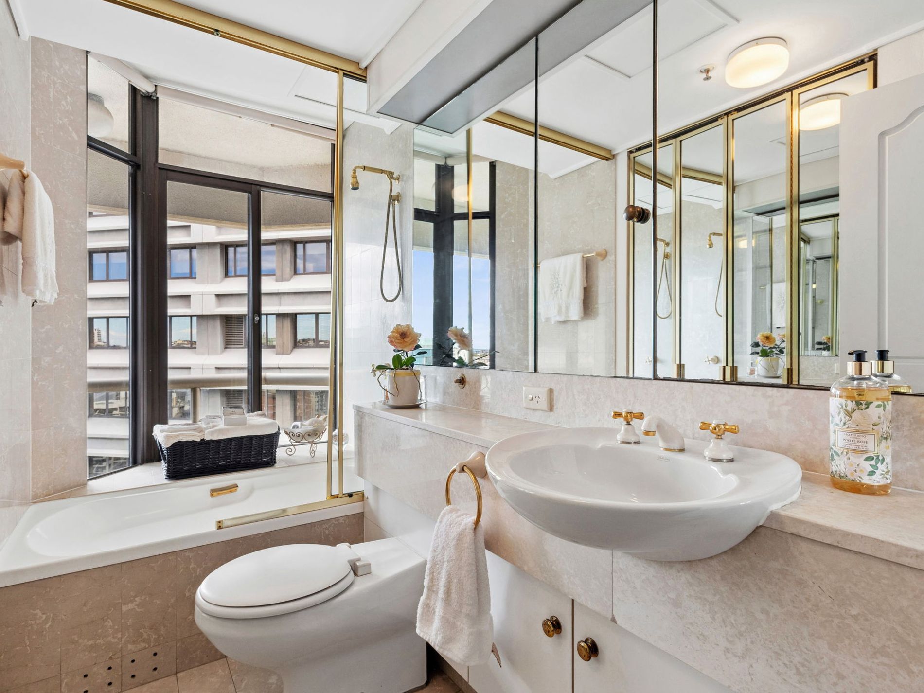1602 / 187 Liverpool Street, Sydney