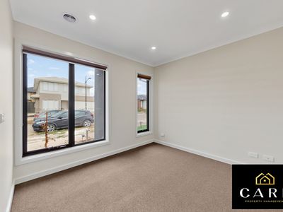 99 Madeira Drive, Truganina