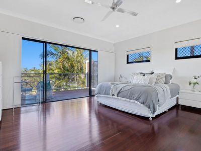 5 Pathfinder Road, Coomera Waters
