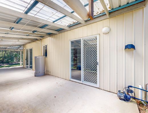 Enter Acreage Freedom with Exceptional Multi-Generational Versatility image 23