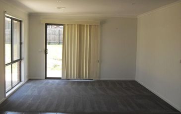 10 Natanya Drive, Pakenham