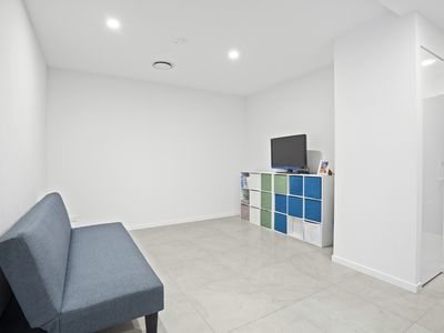 5609 / 5 Harbour Side Court, Biggera Waters