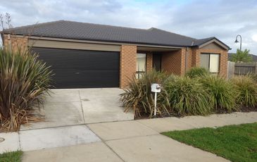 13 Hector Crescent, Cranbourne
