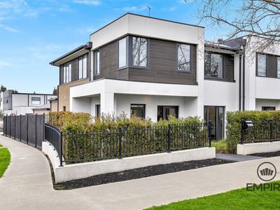 2 Plenty Way, Cranbourne North