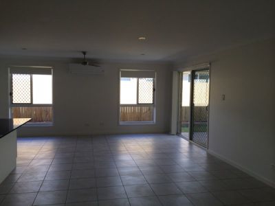 8 Lorberg Court, Branyan