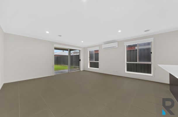 10 Comfort Road, Roxburgh Park