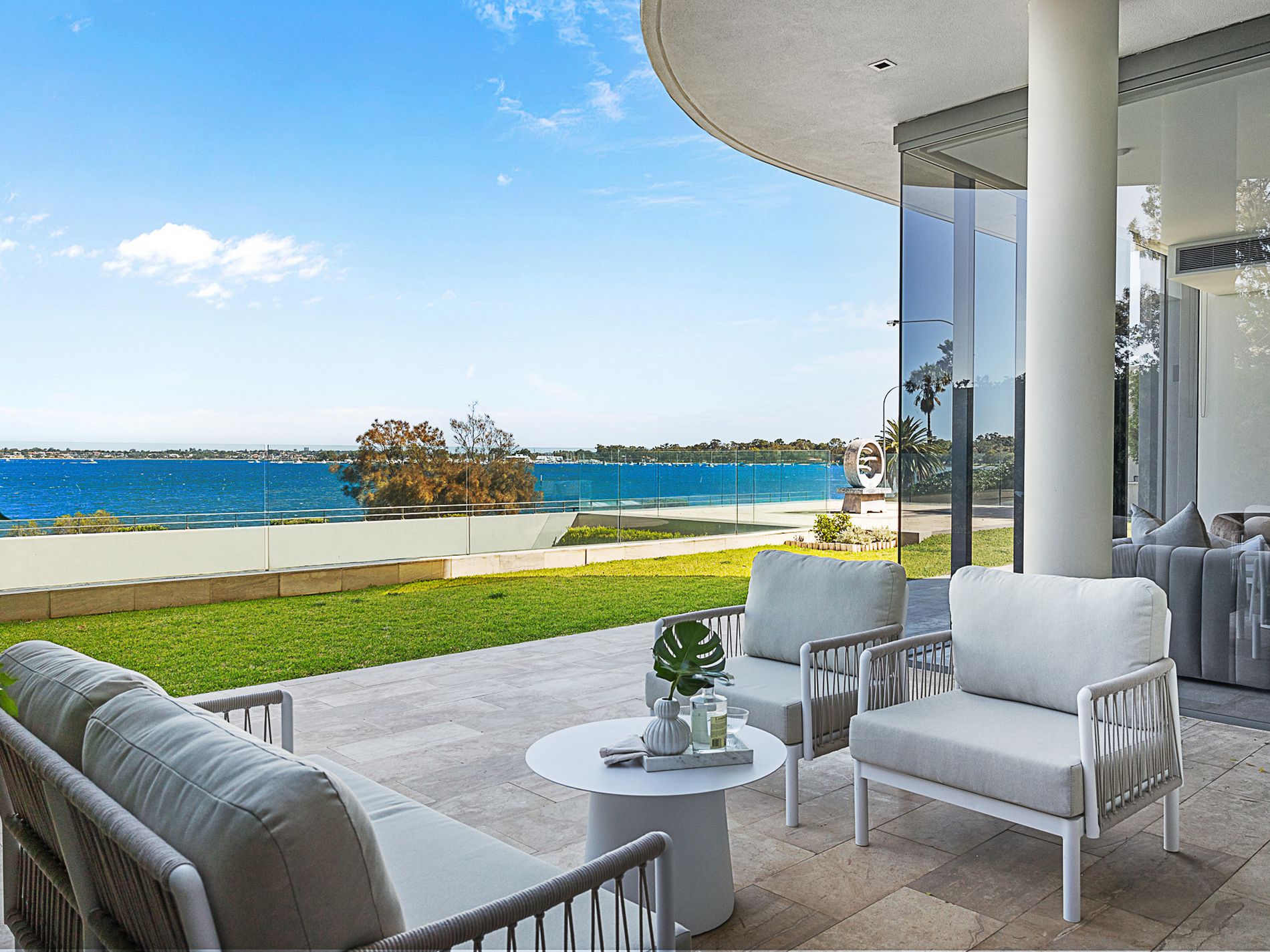 1 / 8 Mounts Bay Road, Crawley
