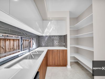 28 Art Deco Drive, Deanside