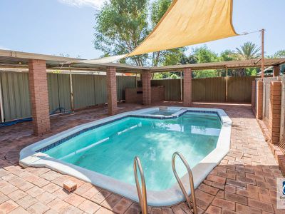 8 Barton Way, Newman