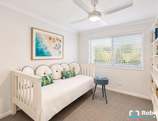 Spacious, Light-Filled Living in a Quiet Old Tewantin Cul-de-Sac image 18