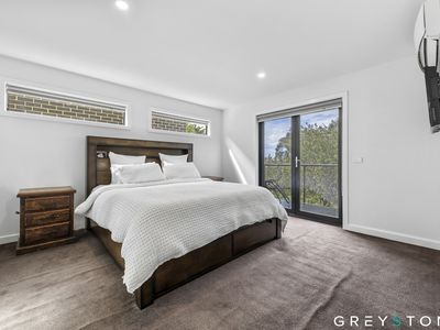 5 / 5-6 Chelsworth Place, Caroline Springs