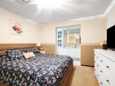 3 De Bernales Street, Hannans