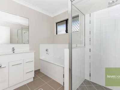 6 Truman Way, Mount Louisa